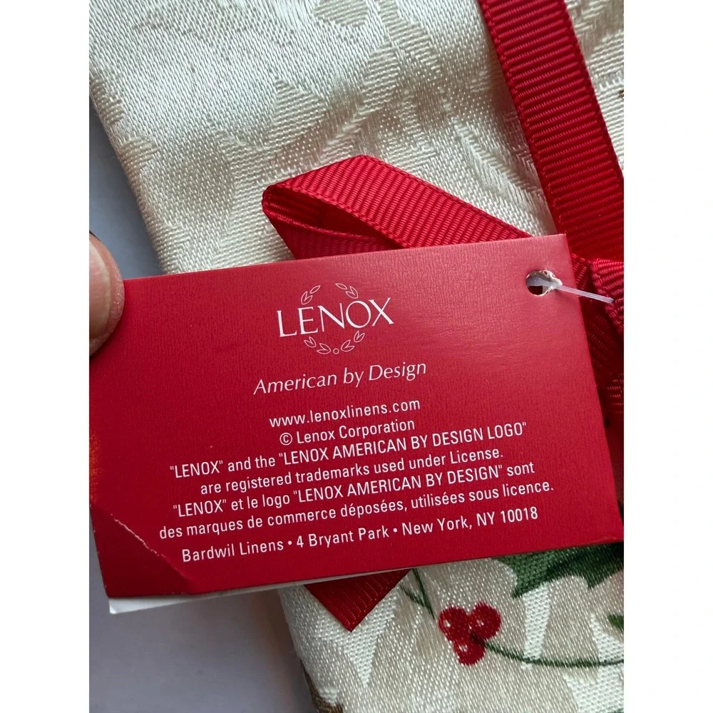 New Lenox Holiday Napkins Set of 4 Ivory Green Red Holly Damask Christmas